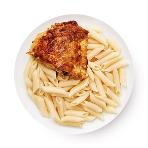 Курица жареная с макаронами