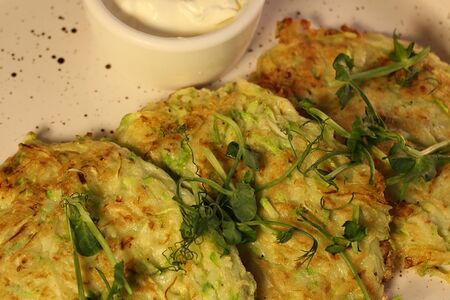 Оладьи из цукини со сметаной