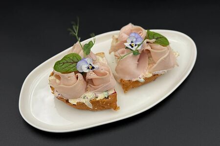 Брускетта с индейкой су-вид