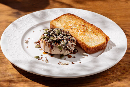 Паштет из куриной печени с фуагра и луком конфи