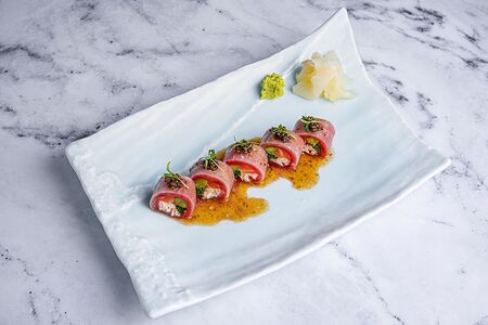 Тунец, краб и черная икра