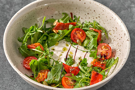 Бизнес-ланч Салат со страчателлой и руколой