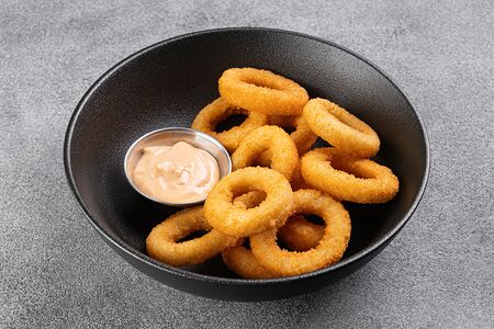 Луковые кольца с соусом том ям