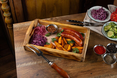 Колбаски с вялеными томатами