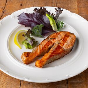 Стейк из красной рыбы