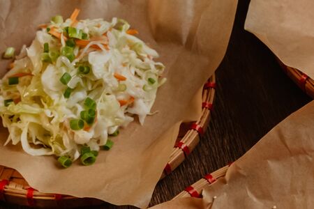 Ном салат с капустой и морковью