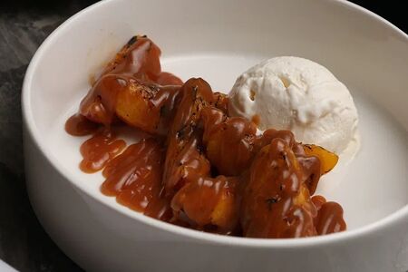 Шашлык из нектарина с соленой карамелью