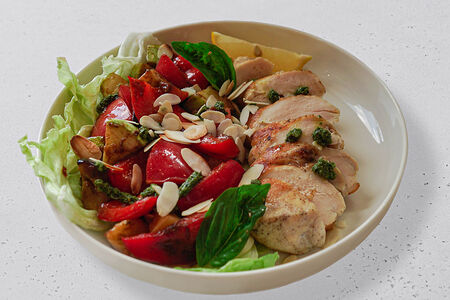 Куриная грудка гриль с овощами