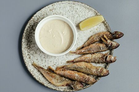 Барабулька в пикантной панировке с соусом Бешамель