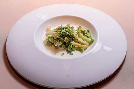 Брокколи в сливочном соусе