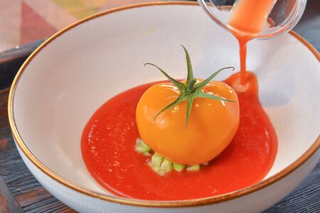 Томатный гаспачо с сыром страчателла