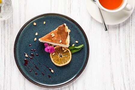 Чизкейк с цедрой из лимона