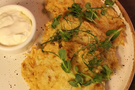 Драники картофельные со сметаной 