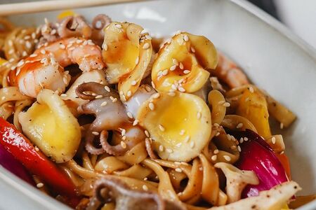 Удон с морепродуктами