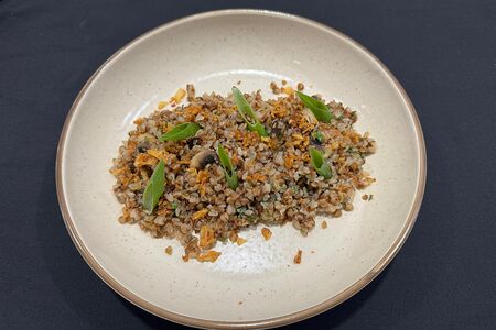 Гречка с луком и грибами