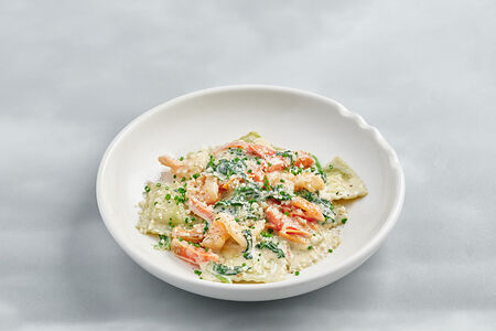 Равиоли с креветками и шпинатом