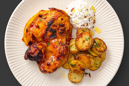 Запеченный цыплёнок c картофелем и соусом тартар
