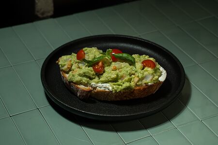 Брускетта с креветками