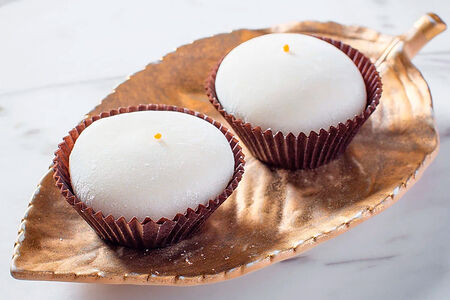 Вагаси Моти с осетровой икрой