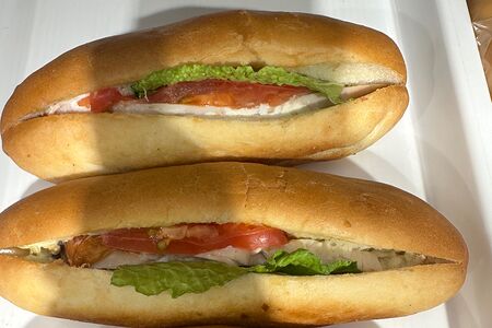 Хот-дог с сыром и зеленью