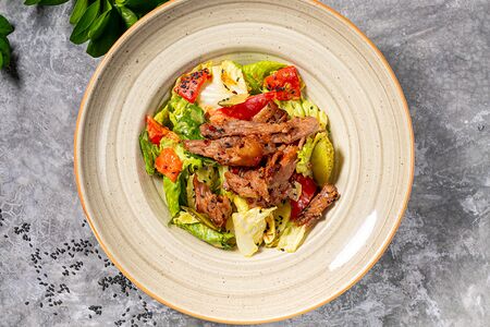 Салат с рваной свининой