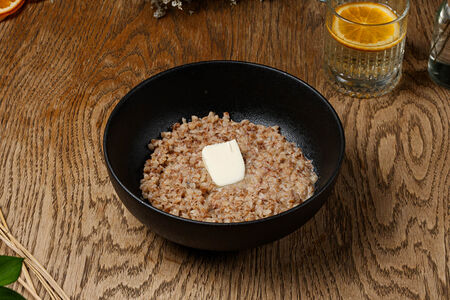 Греченевая каша на воде с маслом