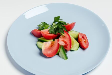 Салат с огурцом и помидором