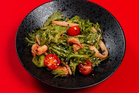 Салат с морепродуктами 