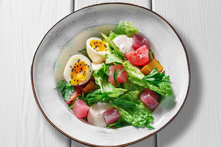 Салат с тунцом