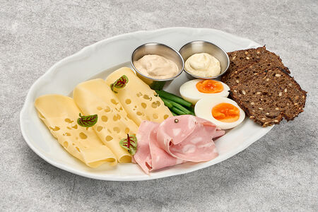 Завтрак Bist с тамбовским окороком