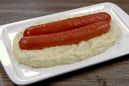 Колбаски куриные с картофельным пюре