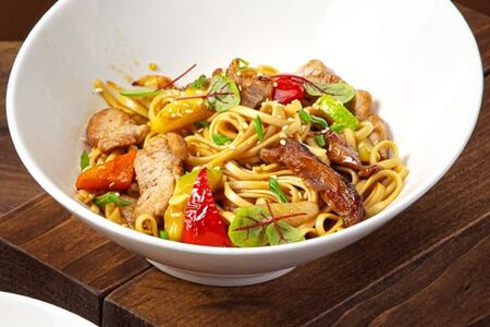 Пшеничная лапша с морепродуктами