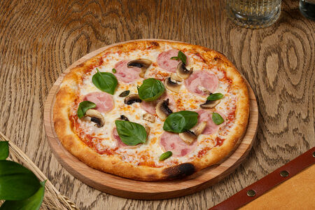 Пицца ветчина и грибы