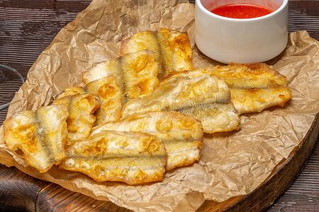 Сахалинская жареная корюшка с соусом Аджика