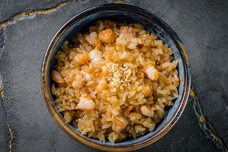 Жареный рис с тигровыми креветками