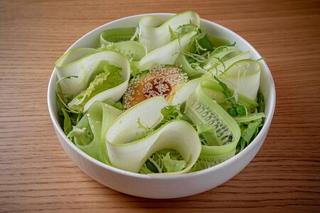 Зеленый салат Cale