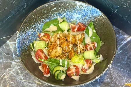 Салат с куриным попкорном