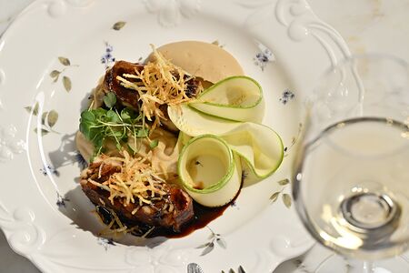 Копченый сом с кремом из капусты