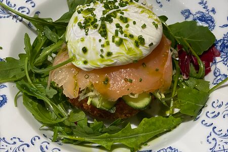 Хашбраун с лососем / Яйцо-пашот