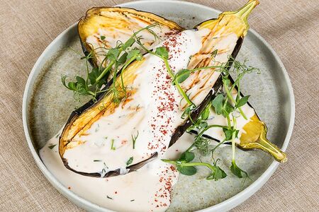 Запеченный баклажан на углях