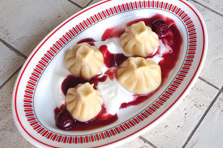 Вареники с творогом и вишней