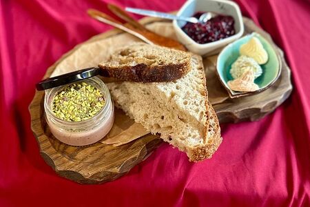 Паштет из цыпленка с брусничным соусом