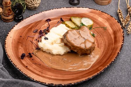 Томлёная говядина