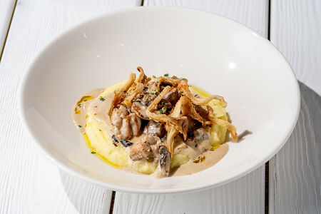 Строганов из 2-х видов мяса с картофельным пюре