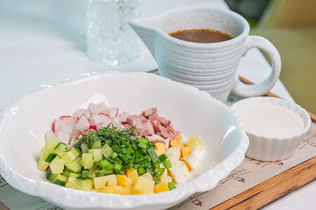 Окрошка на квасе с ветчиной 