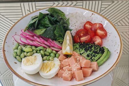 Боул с лососем