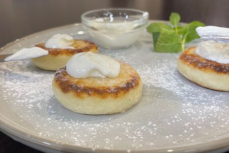 Сырники со сметаной