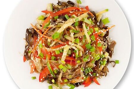 Салат стеклянная лапша с овощами