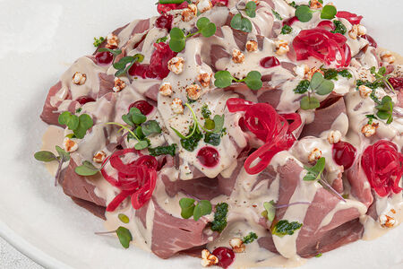 Ростбиф с соусом тоннато