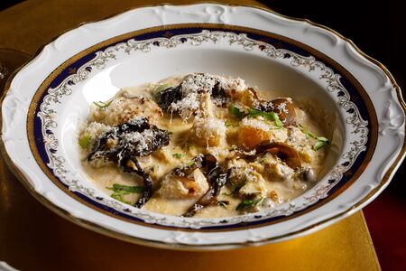 Фрикасе с рапанами и гребешками